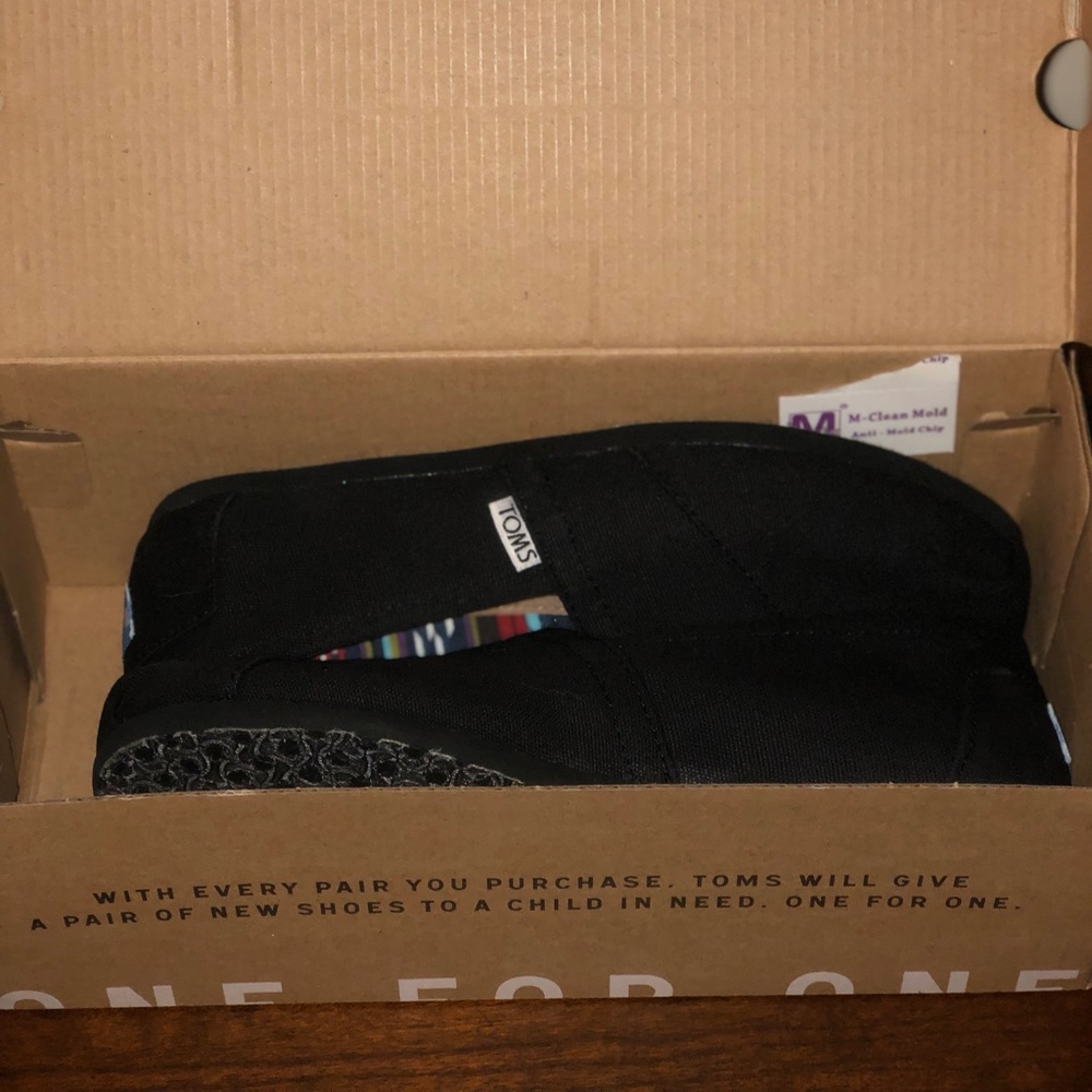 NEVER BEEN WORN! Black TOMS